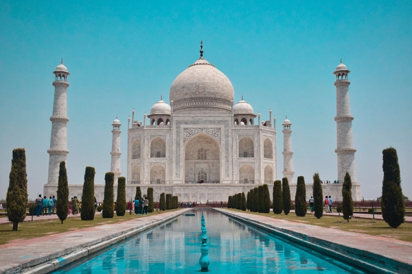 Noida to Agra