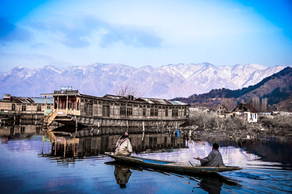Noida to Srinagar